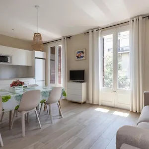 Apartment Aparteasy - Family 4-bedroom 