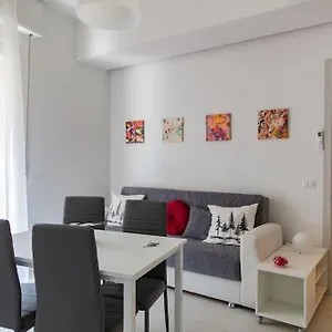 Apartment Modern Near Ponte Vecchio. 
